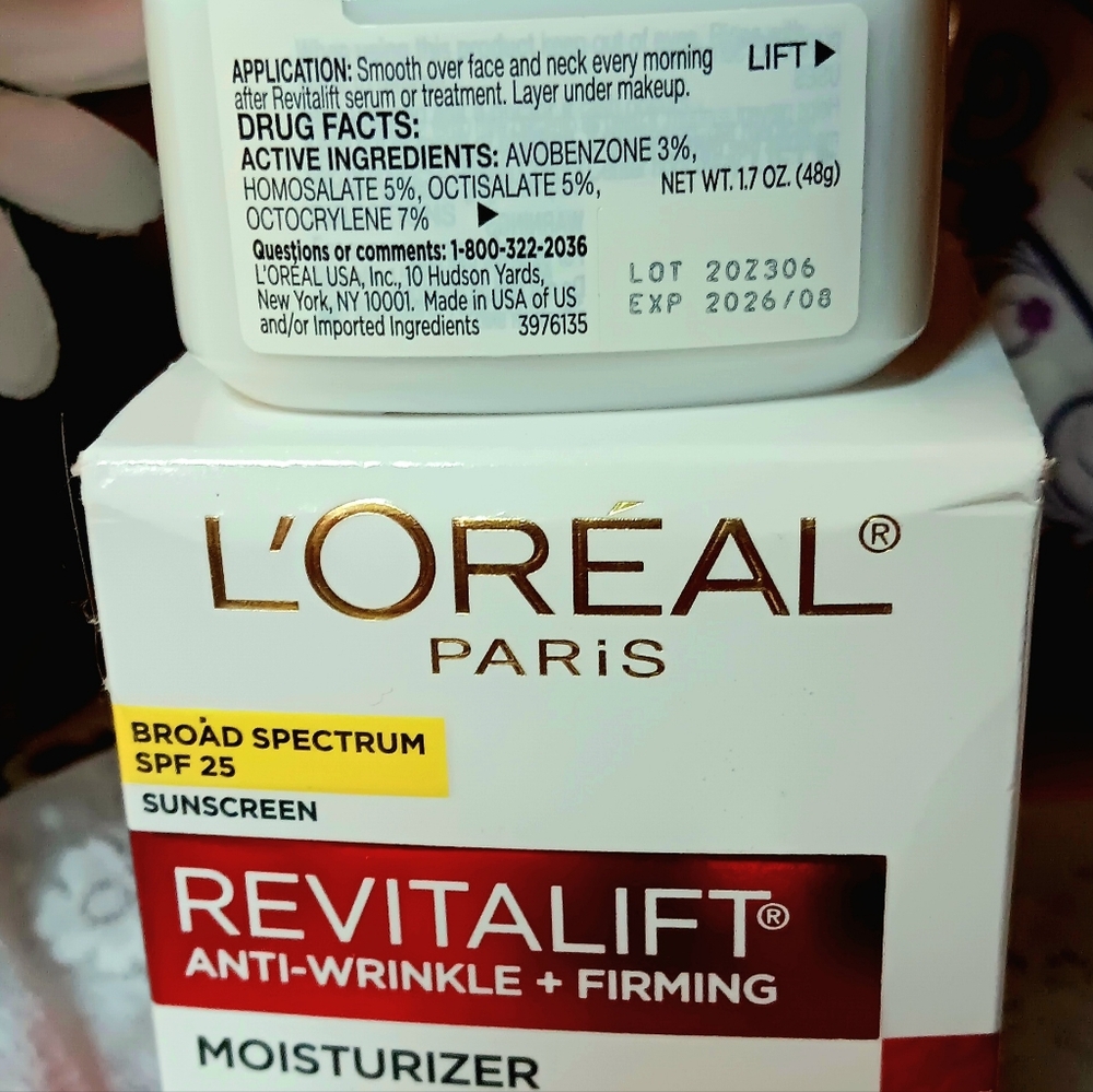 NEW L'Oreal Revitalift Day Moisturizer SPF 25 W/box exp 8/2026
